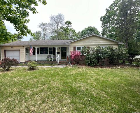 18 Inwood Rd, Center Moriches, NY 11934
