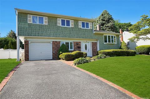 9 Columbine Ln, Kings Park, NY 11754