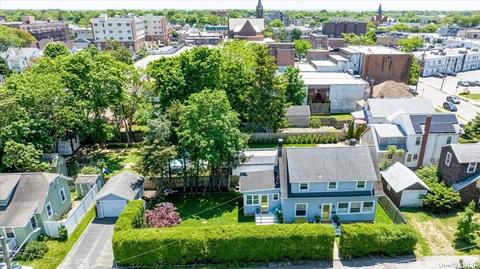8 Seitz Ct, Patchogue, NY 11772