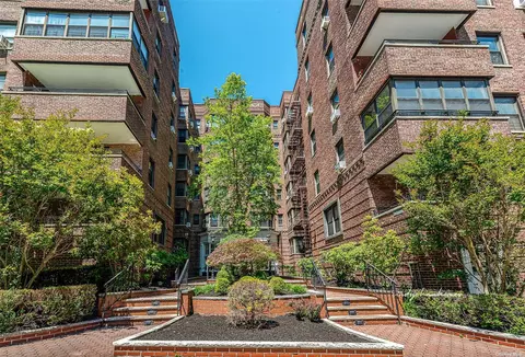 69-40 Yellowstone Blvd #519, Forest Hills, NY 11375