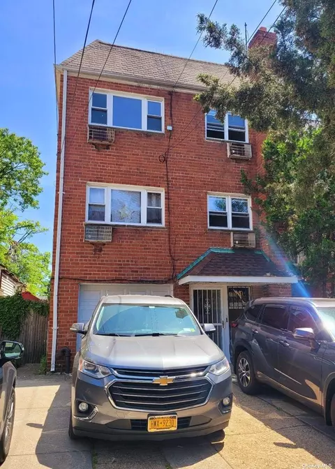 164-10 85 Ave, Jamaica, NY 11432