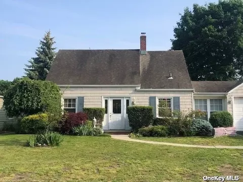 265 Raff Ave, Carle Place, NY 11514