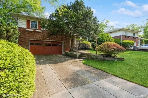170 Stratford, Roslyn Heights, NY 11577