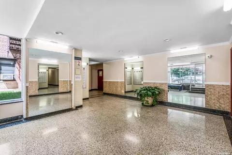 33-27 91 #5D, Jackson Heights, NY 11372