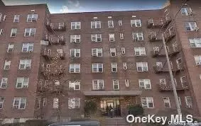 4240 Bowne St #4E, Flushing, NY 11355