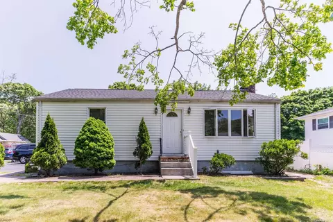 67 Oxhead Rd, Centereach, NY 11720