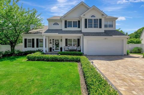 3 Wisteria Ct, Smithtown, NY 11787