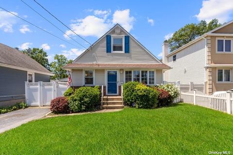 261 Seidman Pl, Franklin Square, NY 11010