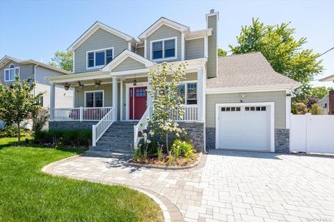 2375 Narraganset Ave, Seaford, NY 11783