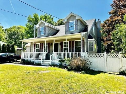 537 Birch Hollow Dr, Shirley, NY 11967