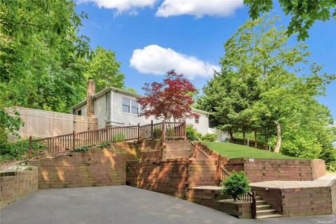 107 Hawthorne Rd, Rocky Point, NY 11778