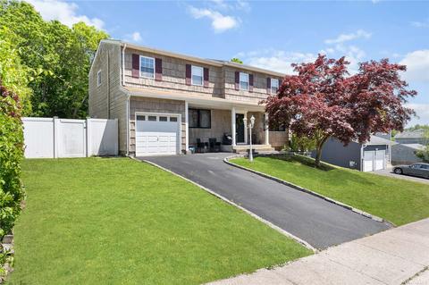 25 Olive Ct, Farmingville, NY 11738