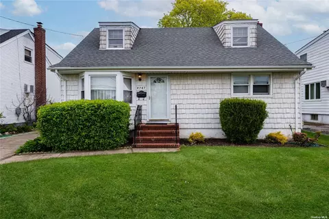 2747 Landing Ave, Bellmore, NY 11710