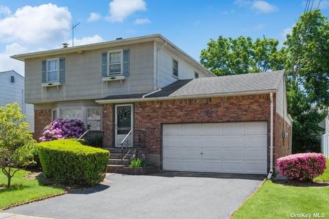 798 Allwyn St, Baldwin, NY 11510