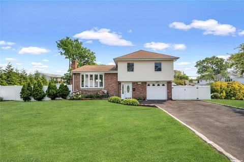 140 11th Ave, West Babylon, NY 11704