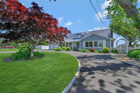 31 Lucinda Dr, Babylon, NY 11702