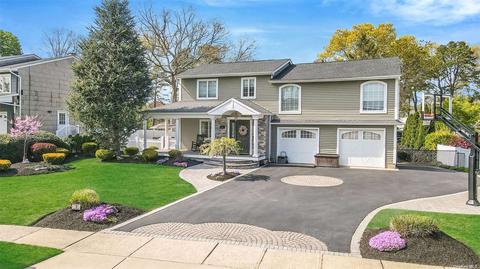 3 Raynier Pl, Nesconset, NY 11767