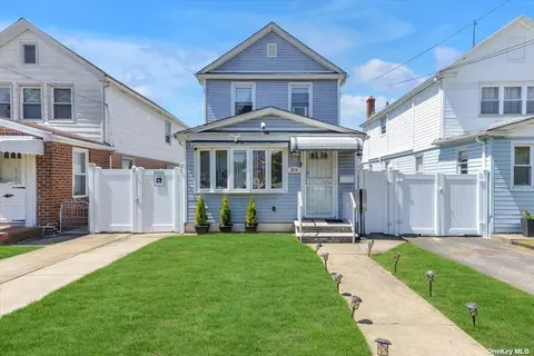 90-14 220th St, Queens Village, NY 11428