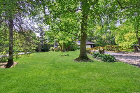 28 Red Brook Rd, Great Neck, NY 11024