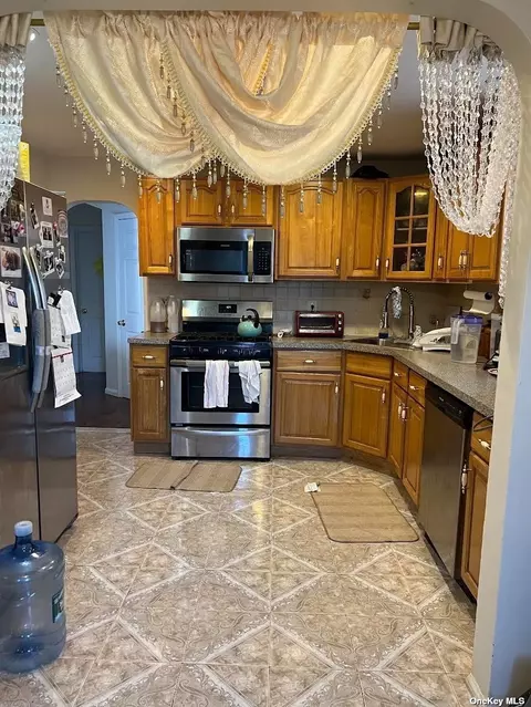 227-07 114th Ave, Cambria Heights, NY 11411