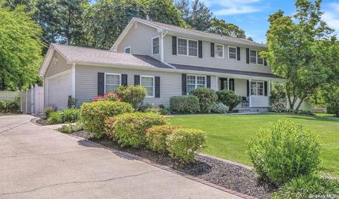 3 Captains Walk, East Setauket, NY 11733