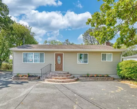 34 Cedar Rd, Amityville, NY 11701