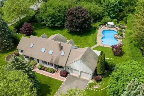15 Simeon Rd, Jamesport, NY 11947