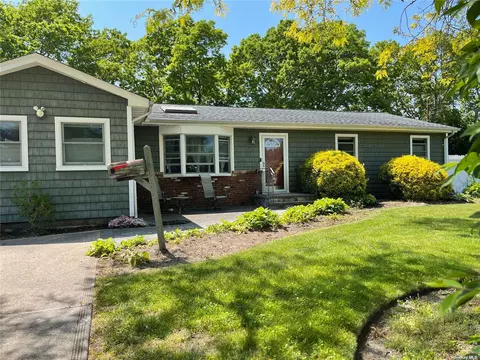364 Lowell Rd, Sayville, NY 11782