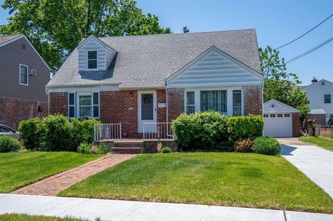 449 Emory Rd, Mineola, NY 11501