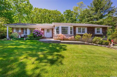 7 Yardley Dr, Dix Hills, NY 11746