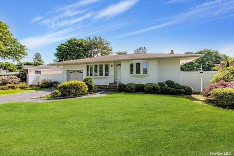 2 Sugarwood Ln, Commack, NY 11725