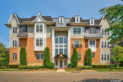 116 Shady Ln #1, Westbury, NY 11590