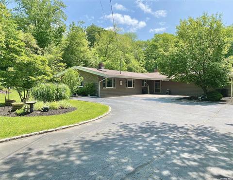 8 Summerset Dr, Smithtown, NY 11787
