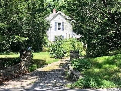 60 Stony Hollow Rd, Centerport, NY 11721