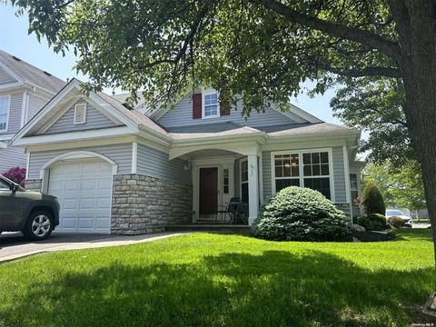 633 Spring Lake Dr #1, Middle Island, NY 11953