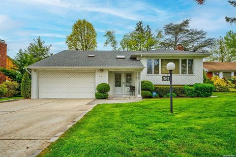 361 Old Courthouse Rd, Manhasset Hills, NY 11040