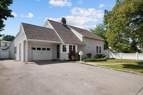 70 Jerusalem Ave, Levittown, NY 11756