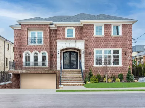 150-12 Sullivan Dr, Whitestone, NY 11357