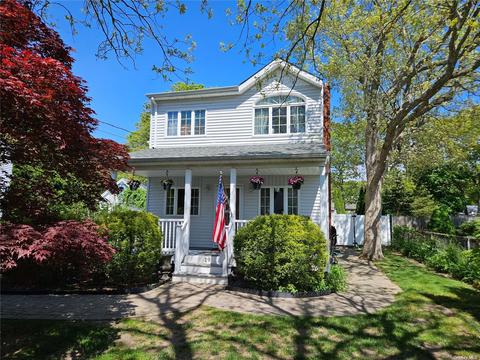 19 Rose Pl, Selden, NY 11784
