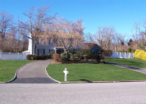 84 Westchester Dr, Rocky Point, NY 11778