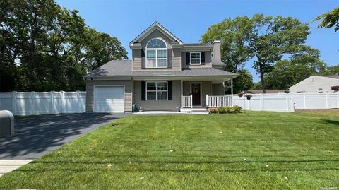 15 Atlantic St, Holtsville, NY 11742