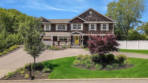 2 High Gate Dr, East Setauket, NY 11733