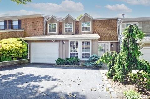 54 Estate Ct #54, Woodbury, NY 11797