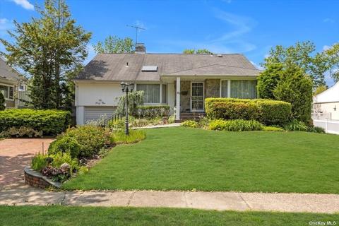 41 Maiden Ln, Jericho, NY 11753