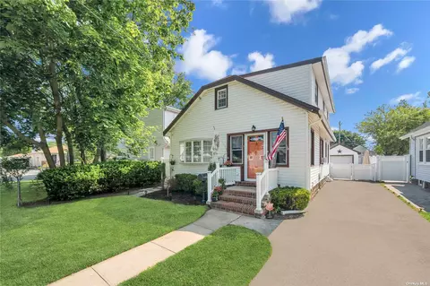 8 Lafayette Ave, Lynbrook, NY 11563