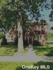 70 Nelson St, Farmingdale, NY 11735