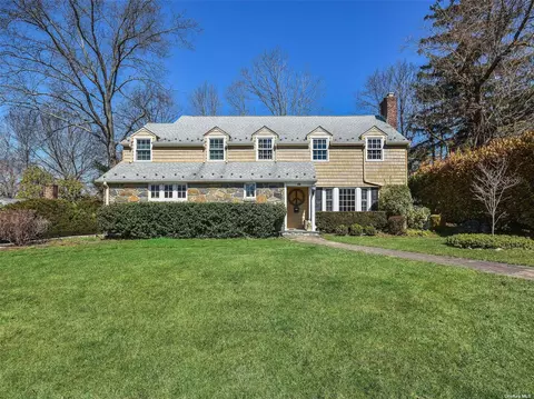 17 Hawthorne Ave, Port Washington, NY 11050