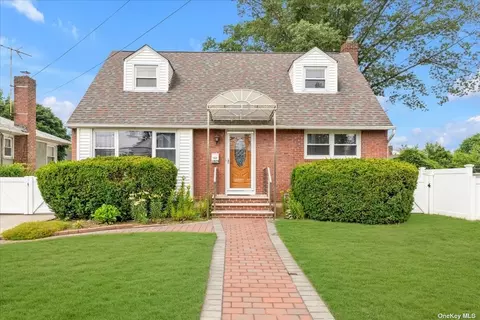 1029 Lakeville Rd, New Hyde Park, NY 11040