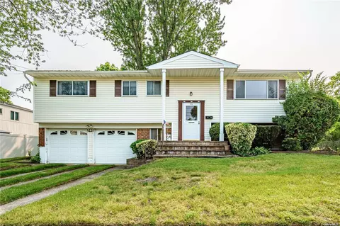 346 W 5th St, Deer Park, NY 11729