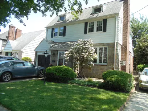 191 Bellmore St, Floral Park, NY 11001